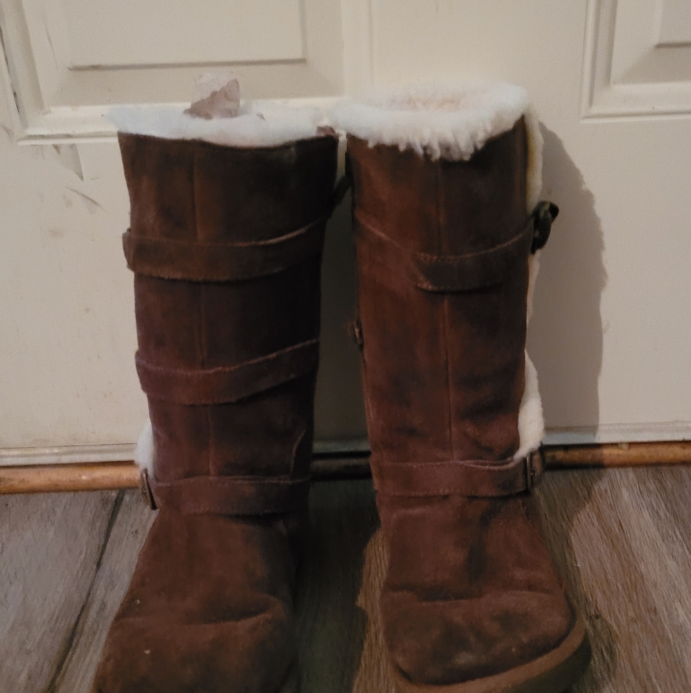 UGG